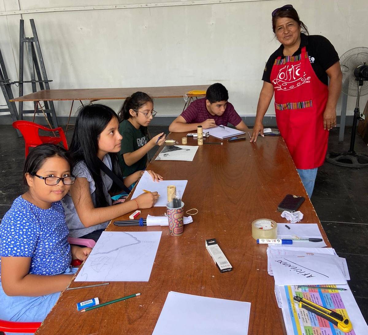 Sábados: 3:00 pm. - 6:00 pm.